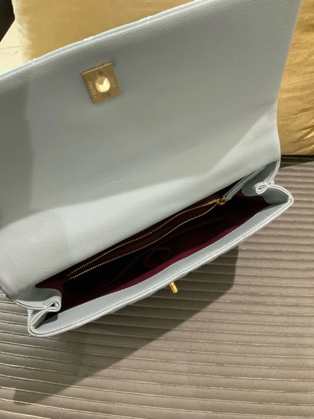 Classic CHANEL Bag: A Stylish and Versatile Choice for Elegance light blue - Picture 11 of 12